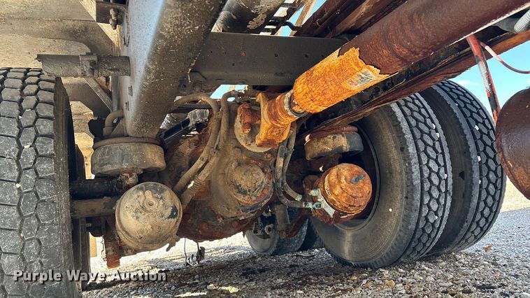 image for item ED2257 2000 Kenworth T800 fertilizer delivery truck