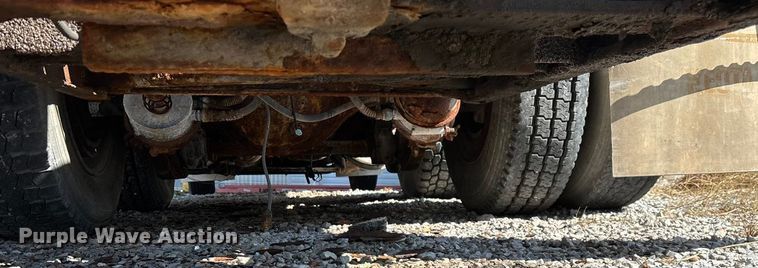 image for item ED2257 2000 Kenworth T800 fertilizer delivery truck