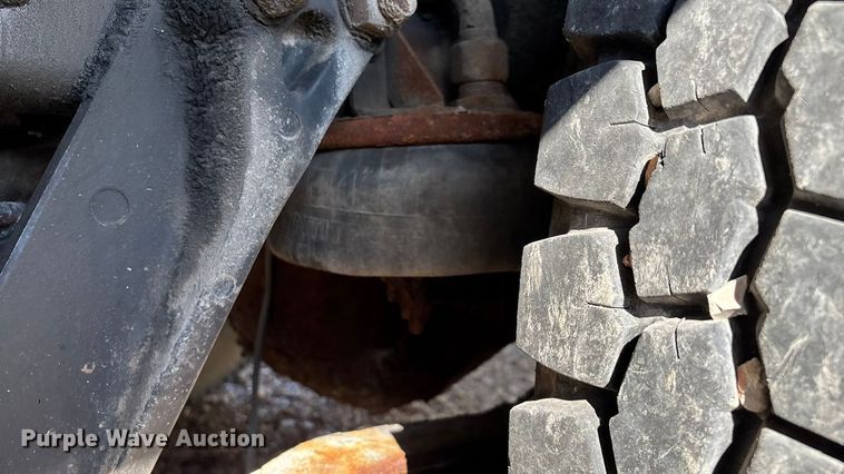 image for item ED2257 2000 Kenworth T800 fertilizer delivery truck