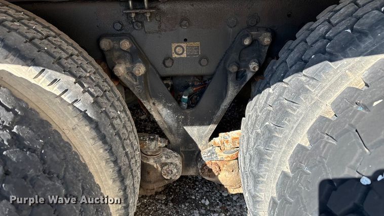 image for item ED2257 2000 Kenworth T800 fertilizer delivery truck