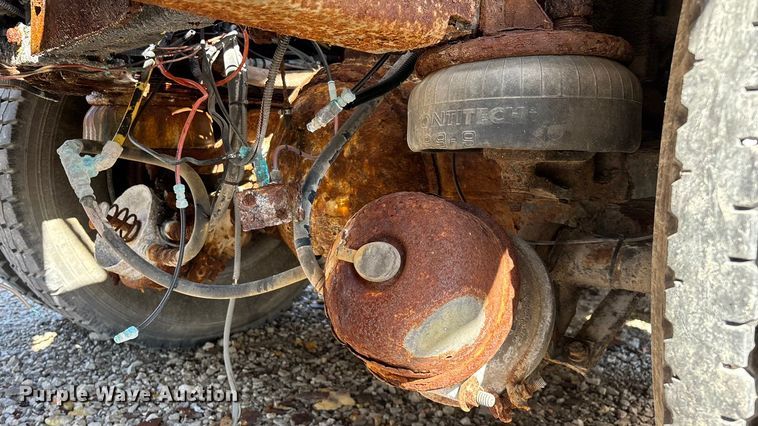 image for item ED2257 2000 Kenworth T800 fertilizer delivery truck