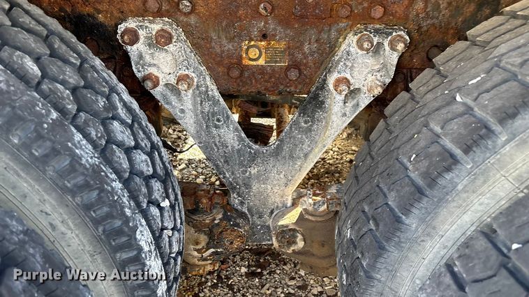 image for item ED2257 2000 Kenworth T800 fertilizer delivery truck