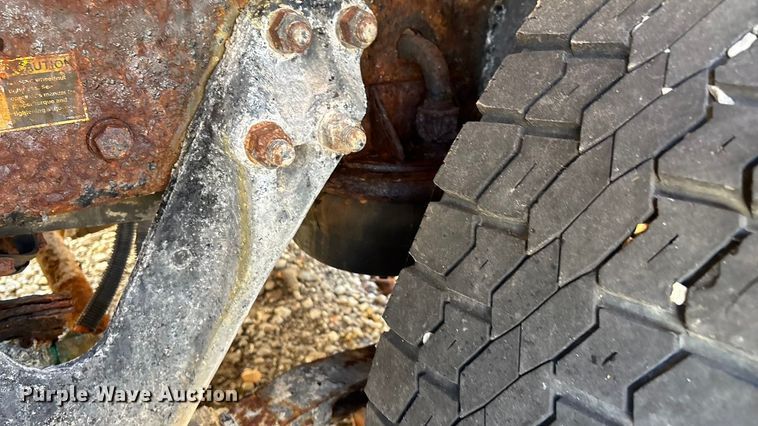 image for item ED2257 2000 Kenworth T800 fertilizer delivery truck