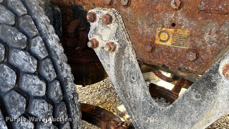 image for item ED2257 2000 Kenworth T800 fertilizer delivery truck