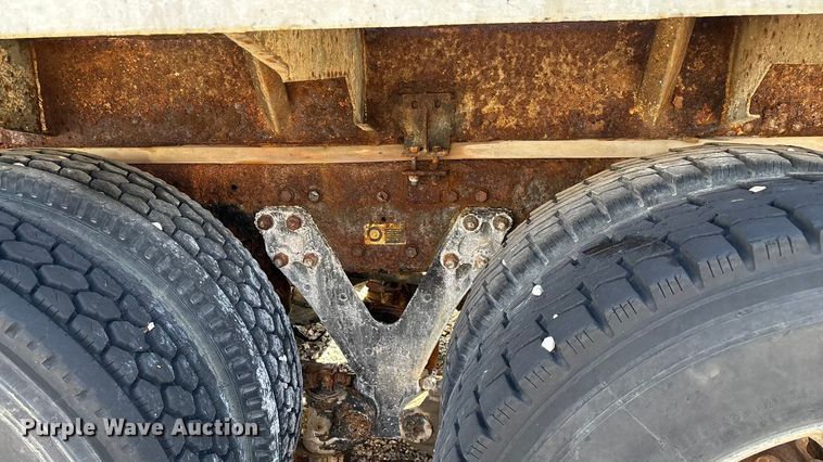 image for item ED2257 2000 Kenworth T800 fertilizer delivery truck