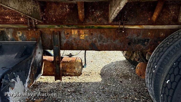 image for item ED2257 2000 Kenworth T800 fertilizer delivery truck