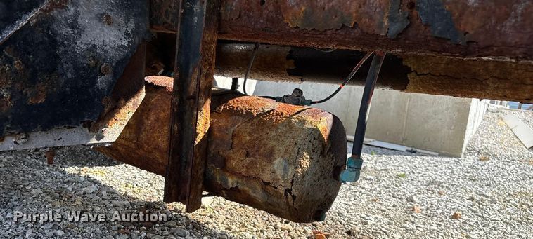 image for item ED2257 2000 Kenworth T800 fertilizer delivery truck