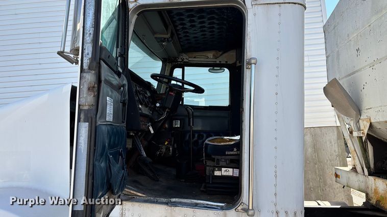 image for item ED2257 2000 Kenworth T800 fertilizer delivery truck