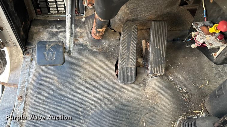 image for item ED2257 2000 Kenworth T800 fertilizer delivery truck