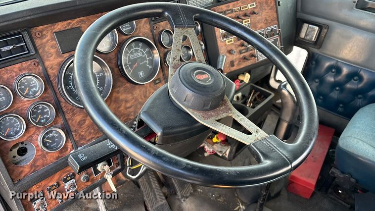 image for item ED2257 2000 Kenworth T800 fertilizer delivery truck