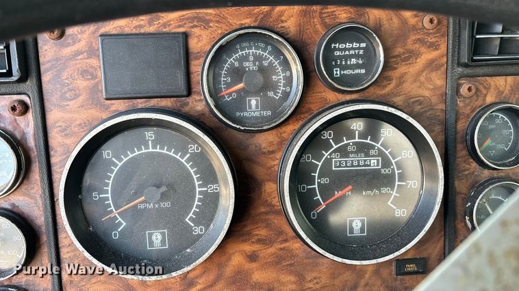 image for item ED2257 2000 Kenworth T800 fertilizer delivery truck