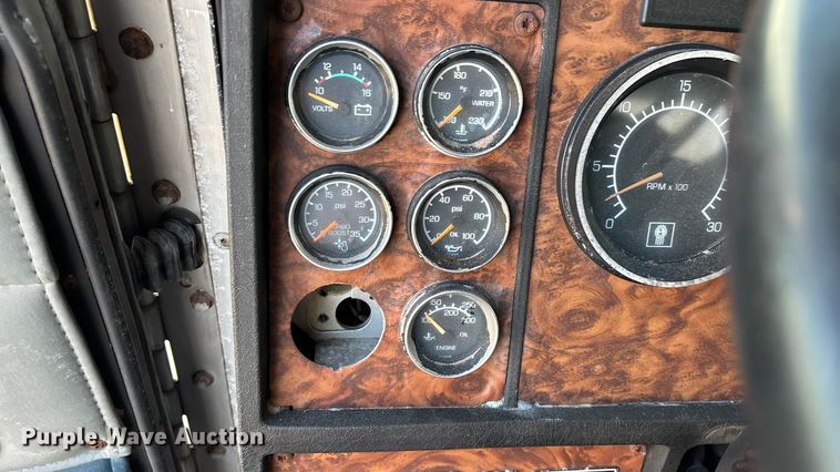 image for item ED2257 2000 Kenworth T800 fertilizer delivery truck