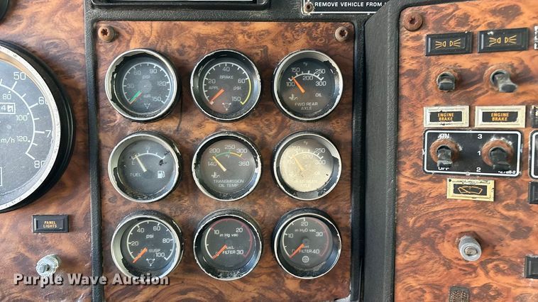 image for item ED2257 2000 Kenworth T800 fertilizer delivery truck