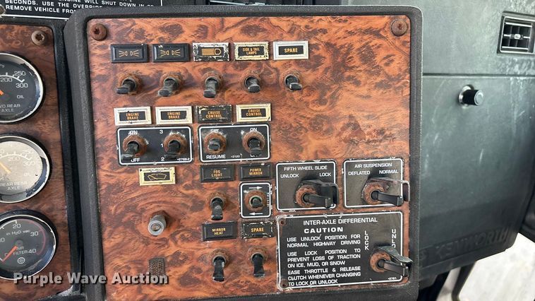 image for item ED2257 2000 Kenworth T800 fertilizer delivery truck