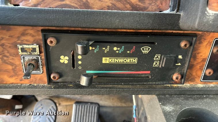 image for item ED2257 2000 Kenworth T800 fertilizer delivery truck