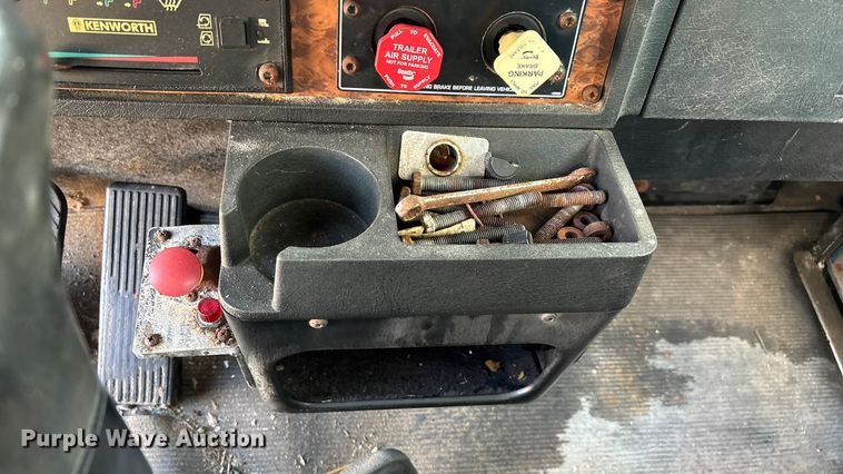 image for item ED2257 2000 Kenworth T800 fertilizer delivery truck