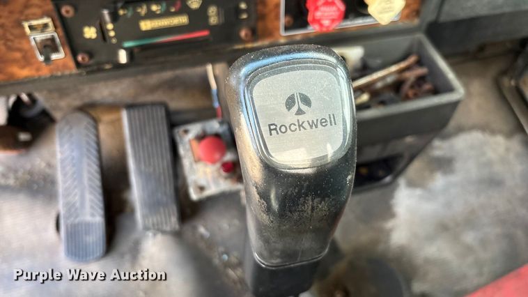 image for item ED2257 2000 Kenworth T800 fertilizer delivery truck