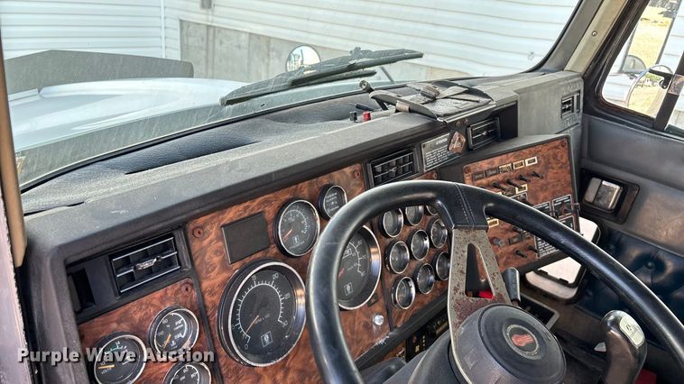 image for item ED2257 2000 Kenworth T800 fertilizer delivery truck