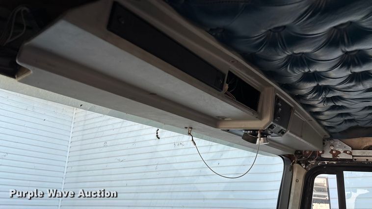 image for item ED2257 2000 Kenworth T800 fertilizer delivery truck