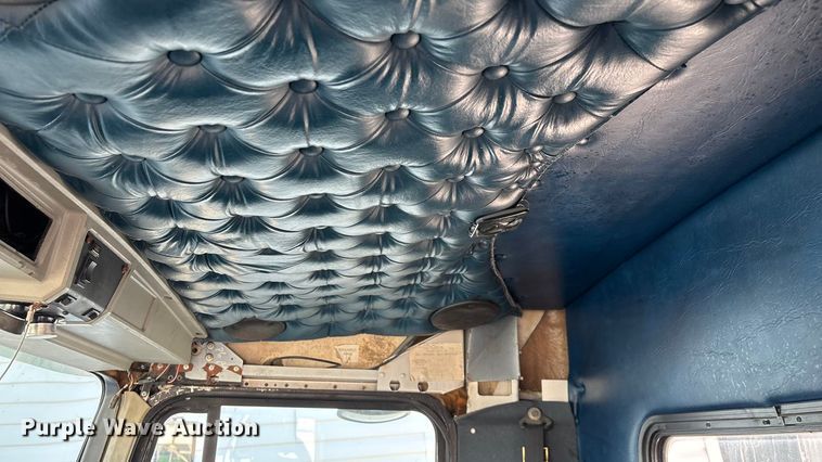 image for item ED2257 2000 Kenworth T800 fertilizer delivery truck