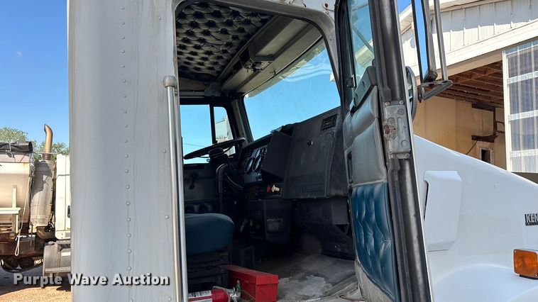 image for item ED2257 2000 Kenworth T800 fertilizer delivery truck