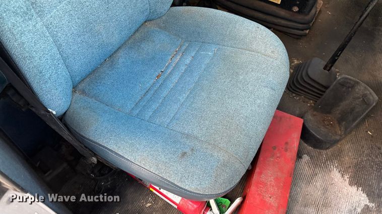 image for item ED2257 2000 Kenworth T800 fertilizer delivery truck