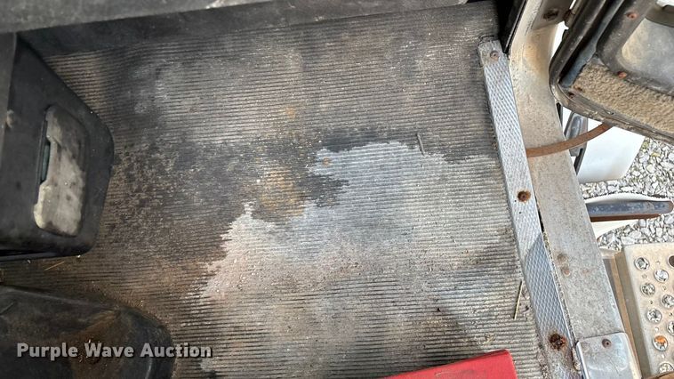 image for item ED2257 2000 Kenworth T800 fertilizer delivery truck