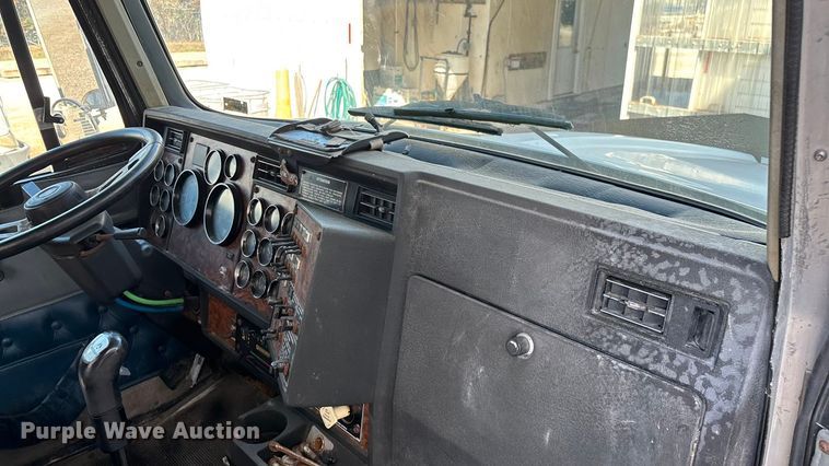 image for item ED2257 2000 Kenworth T800 fertilizer delivery truck