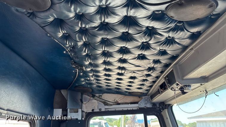 image for item ED2257 2000 Kenworth T800 fertilizer delivery truck