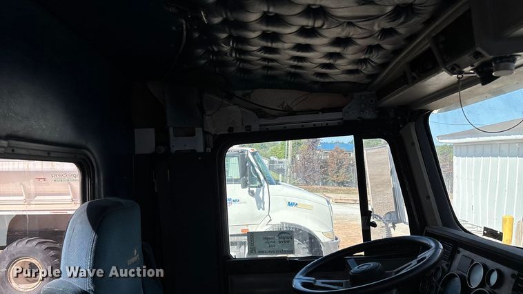 image for item ED2257 2000 Kenworth T800 fertilizer delivery truck