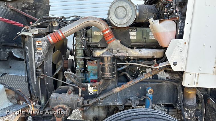 image for item ED2257 2000 Kenworth T800 fertilizer delivery truck