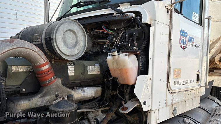 image for item ED2257 2000 Kenworth T800 fertilizer delivery truck