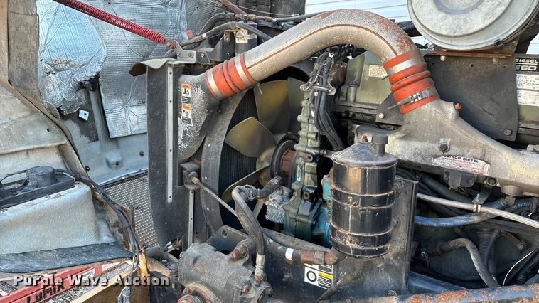 image for item ED2257 2000 Kenworth T800 fertilizer delivery truck