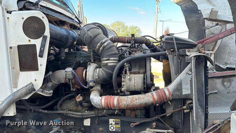 image for item ED2257 2000 Kenworth T800 fertilizer delivery truck