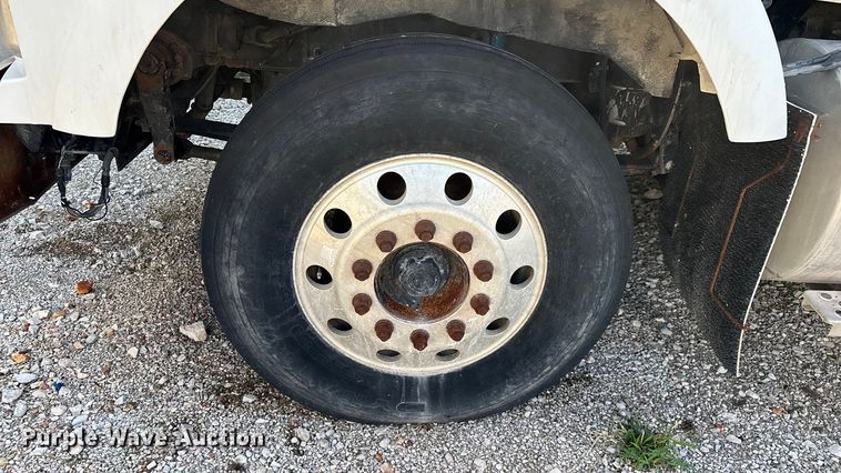 image for item ED2257 2000 Kenworth T800 fertilizer delivery truck