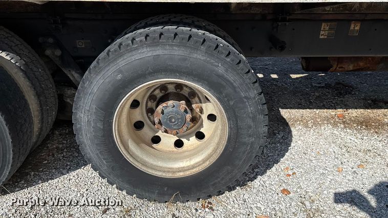 image for item ED2257 2000 Kenworth T800 fertilizer delivery truck