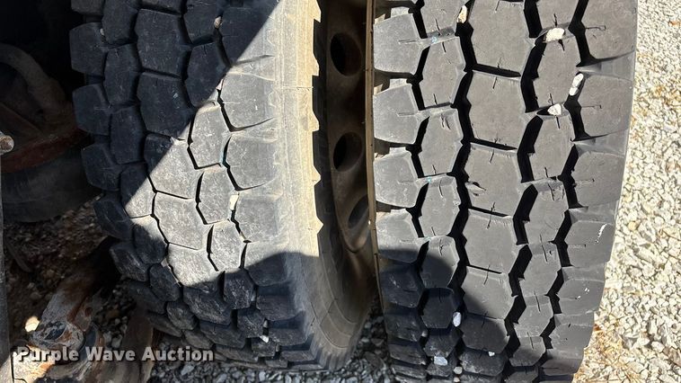 image for item ED2257 2000 Kenworth T800 fertilizer delivery truck