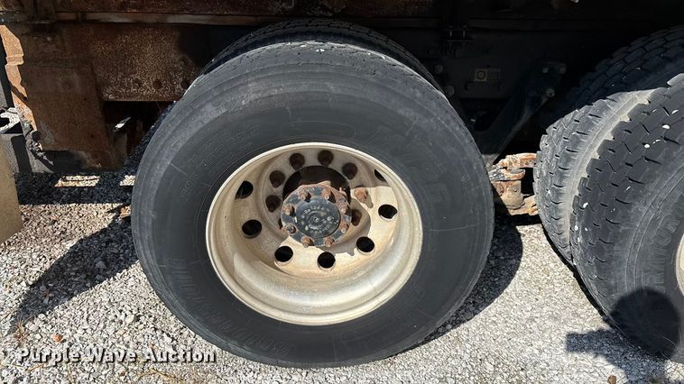 image for item ED2257 2000 Kenworth T800 fertilizer delivery truck