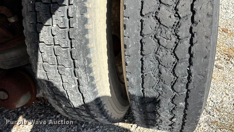 image for item ED2257 2000 Kenworth T800 fertilizer delivery truck