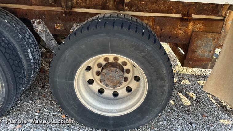 image for item ED2257 2000 Kenworth T800 fertilizer delivery truck