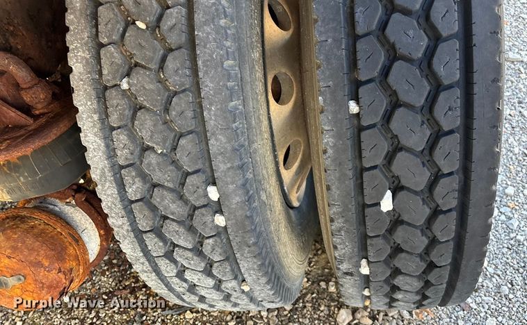 image for item ED2257 2000 Kenworth T800 fertilizer delivery truck