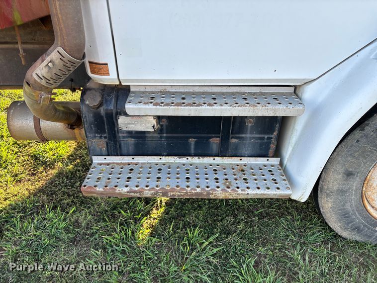 image for item ED2261 1996 Freightliner FL70 Business Class silage truck