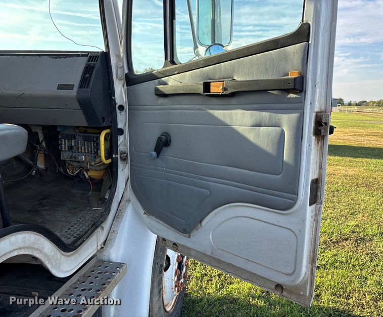 image for item ED2261 1996 Freightliner FL70 Business Class silage truck