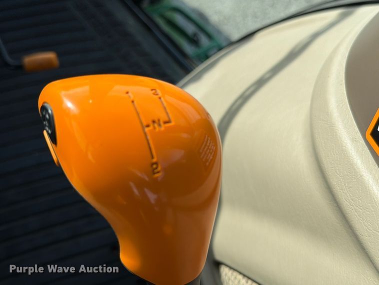 image for item ED5951 2022 John Deere 6105E MFWD tractor