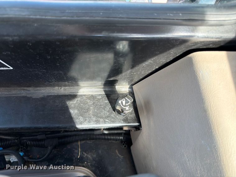 image for item ED5951 2022 John Deere 6105E MFWD tractor