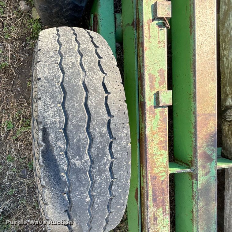 image for item EE4053 John Deere header trailer