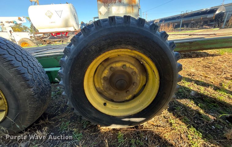 image for item EE4053 John Deere header trailer