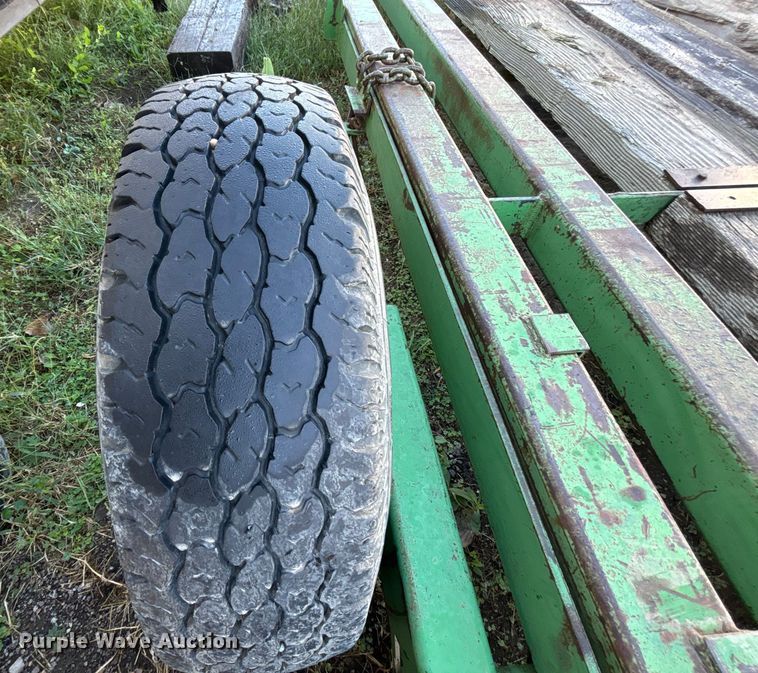 image for item EE4053 John Deere header trailer