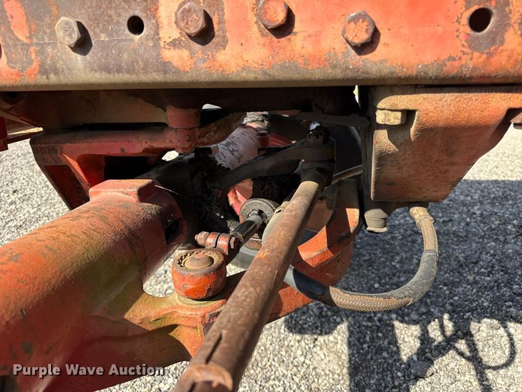 image for item EF2195 1977 International Harvester Hydro 186 tractor