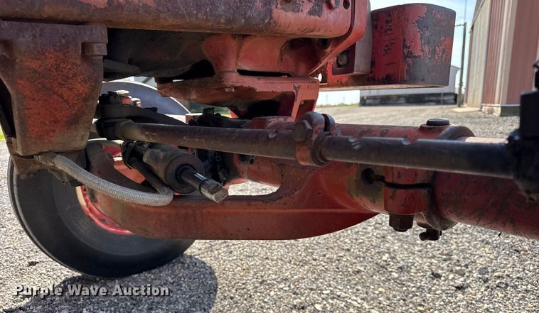 image for item EF2195 1977 International Harvester Hydro 186 tractor